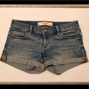 Abercrombie stretchy soft jean shorts size 0
